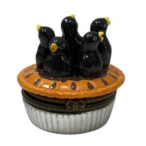 NEW "Five Black Bird Baked in a Pie" Hinged Trinket Box. KK551